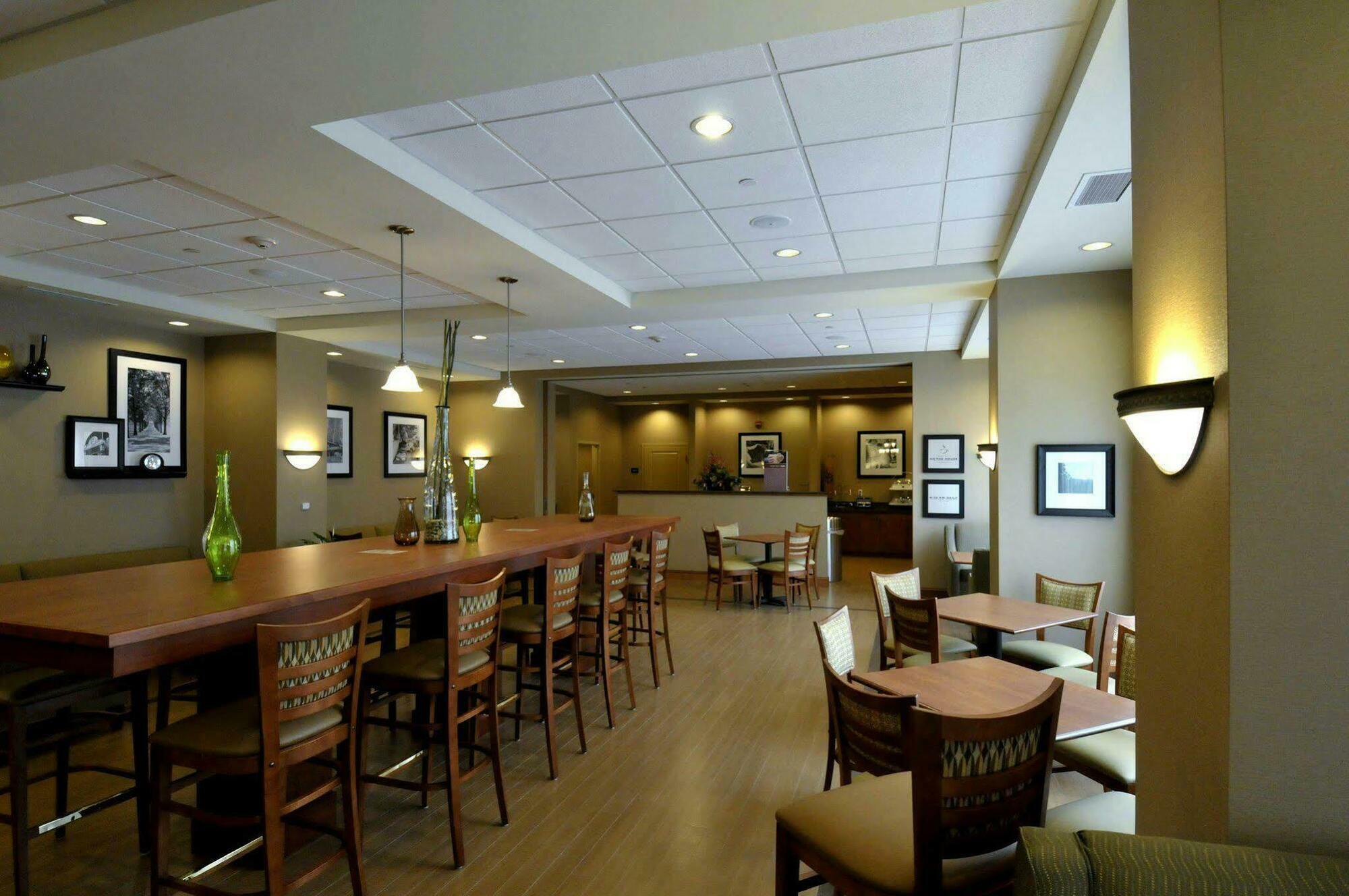 Hampton Inn Nashua Restaurant photo